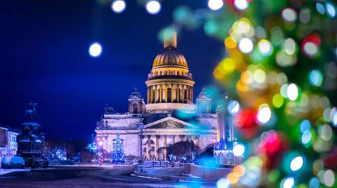 Winterromanze und Neujahrsparty in den Russischen Hauptstädten (CB-10)