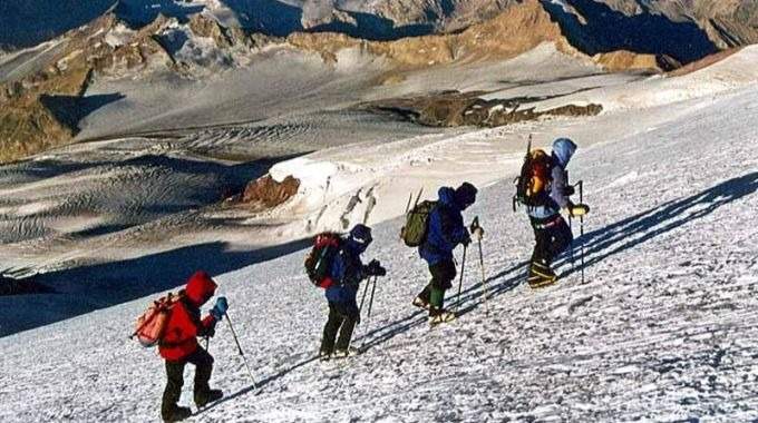 Climbing to the Highest Mountain in Europe - Elbrus (EL-01)