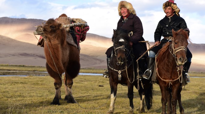 Erleben Sie den Winterzauber der Mongolei: Eis- und Kamelfeste (MN-09)